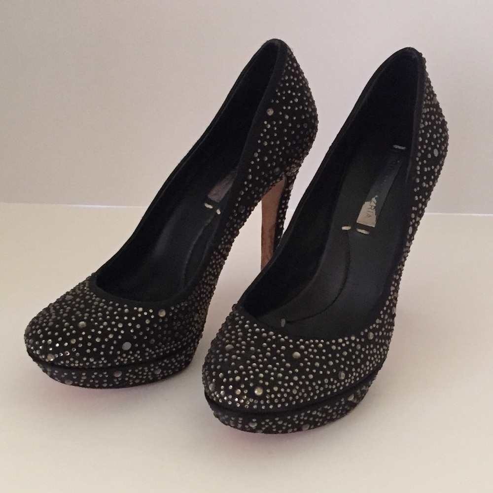 💕SOLD💕BCBGMAXAZRIA Black Rhinestone Pumps size 8 - Picture 1 of 4